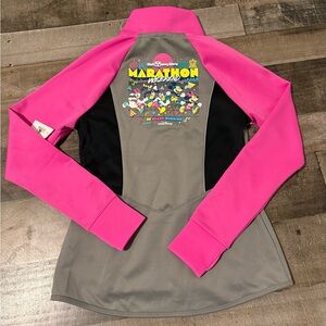 NWT runDisney WDW Marathon Weekend 2023 Jacket Women’s M Pink Gray Thumbholes